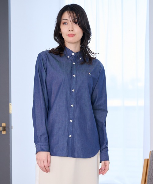 Arnold Palmer（アーノルドパーマー）の「裏ワザデニム イージーケア 長袖 シェア シャツ（シャツ/ブラウス・レディース・ライトブルー/インディゴブルー・XS/S/M/L/LL）」の2枚目の写真