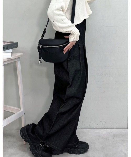 &soiree(アンドソワレ)の「【&soiree】 リジッドタックワイドデニムパンツ(デニムパンツ・レディース・インディゴブルー/ブラック・FREE)」の16枚目の写真