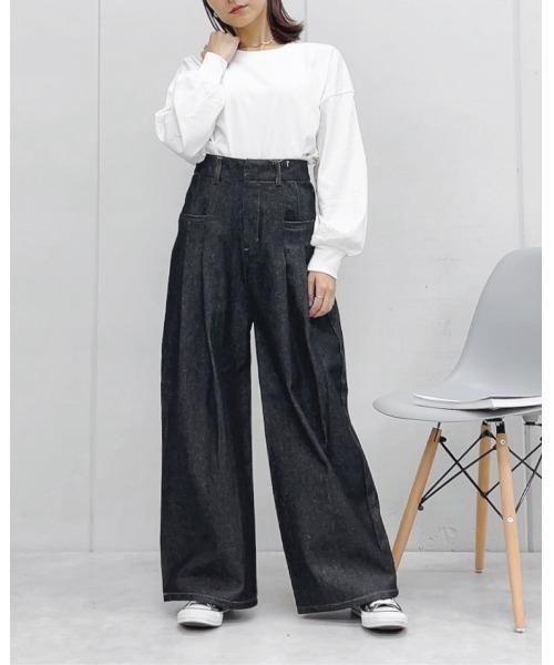 &soiree(アンドソワレ)の「【&soiree】 リジッドタックワイドデニムパンツ(デニムパンツ・レディース・インディゴブルー/ブラック・FREE)」の5枚目の写真