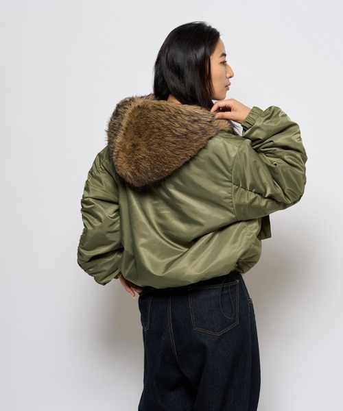 WHO'S WHO gallery（フーズフーギャラリー）の「【UNISEX】2WAYリバーシブルファーブルゾン（ブルゾン・レディース・カーキ/ブラック/ネイビー/ライトグレー・FREE/SMALL）」の6枚目の写真