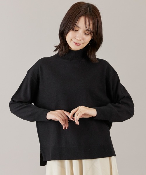 INED（イネド）の「【ご家庭で洗える】ウール100％ハイネックニット（ニット/セーター・レディース・サックスブルー/ブラック/オフホワイト/ブルー/チャコールグレー/ピンク/イエロー・9号）」の2枚目の写真