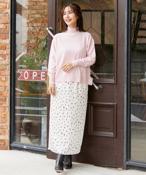 INED（イネド）の「【ご家庭で洗える】ウール100％ハイネックニット（ニット/セーター・レディース・サックスブルー/ブラック/オフホワイト/ブルー/チャコールグレー/ピンク/イエロー・9号）」の11枚目の写真