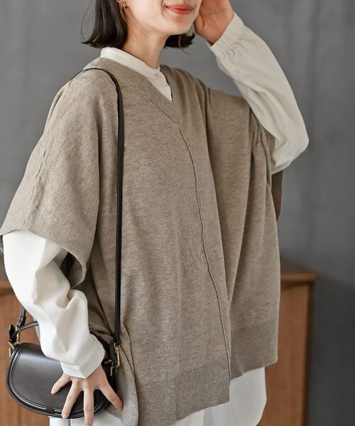 rps（アールピーエス）の「サイドボタンポンチョニットベスト（ベスト・レディース・ブルー/ブラウン系その他/グレー系その他・フリー）」の3枚目の写真