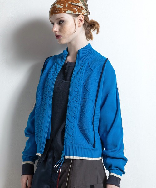 AULA AILA（アウラアイラ）の「ケーブルニットジップアップ（カーディガン/ボレロ・レディース・ブルー/ブラウン/ブラック・0）」の4枚目の写真