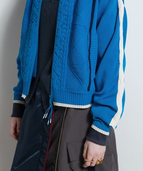 AULA AILA（アウラアイラ）の「ケーブルニットジップアップ（カーディガン/ボレロ・レディース・ブルー/ブラウン/ブラック・0）」の11枚目の写真
