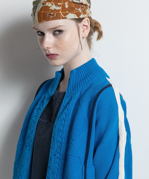 AULA AILA（アウラアイラ）の「ケーブルニットジップアップ（カーディガン/ボレロ・レディース・ブルー/ブラウン/ブラック・0）」の8枚目の写真