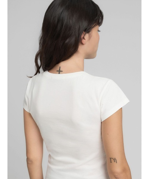 REPLAY(リプレイ)の「スリムフィット・クルーネックTシャツ(Tシャツ/カットソー・レディース・ホワイト/ブラック・SMALL/X-SMALL/MEDIUM)」の7枚目の写真