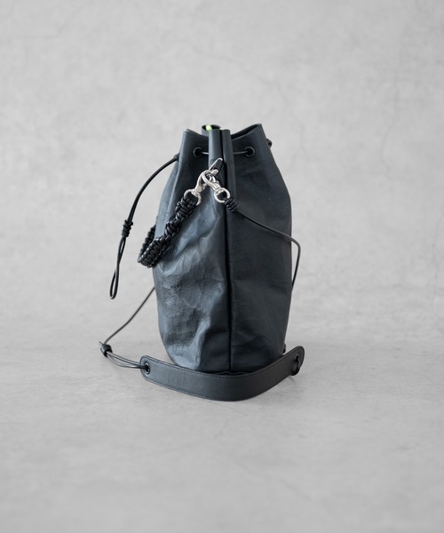 Senti(センティ)の「SENTI Dyneema(R) Leather DRAWSTRING 2WAYBAG / 超軽量ダイニーマレザードローストリング2WAYバッグ(ショルダーバッグ・メンズ・ブラック/ブラック系その他・FREE)」の3枚目の写真