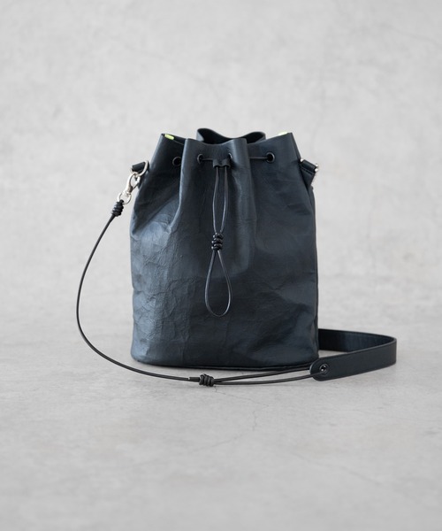 Senti(センティ)の「SENTI Dyneema(R) Leather DRAWSTRING 2WAYBAG / 超軽量ダイニーマレザードローストリング2WAYバッグ(ショルダーバッグ・メンズ・ブラック/ブラック系その他・FREE)」の9枚目の写真