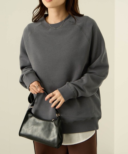 NAVY(ネイビー)の「nAvy 裏シャギーラ グラントレーナー(Tシャツ/カットソー・レディース・グレイッシュベージュ/ダークグリーン/杢グレー/スミクロ/オートミール・L/M)」の2枚目の写真