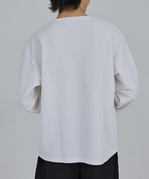 AH ABAHOUSE（エーエイチアバハウス）の「MODERN KANOKO SNAP HENRY NECK LONG SLEEVE T-SHIRT / モダン カノコ スナップ ヘンリーネック ロングスリーブTシャツ（Tシャツ/カットソー・メンズ・グレイッシュベージュ/ホワイト/ブラック・44/46/48）」の6枚目の写真