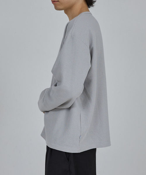 AH ABAHOUSE（エーエイチアバハウス）の「MODERN KANOKO SNAP HENRY NECK LONG SLEEVE T-SHIRT / モダン カノコ スナップ ヘンリーネック ロングスリーブTシャツ（Tシャツ/カットソー・メンズ・グレイッシュベージュ/ホワイト/ブラック・44/46/48）」の12枚目の写真