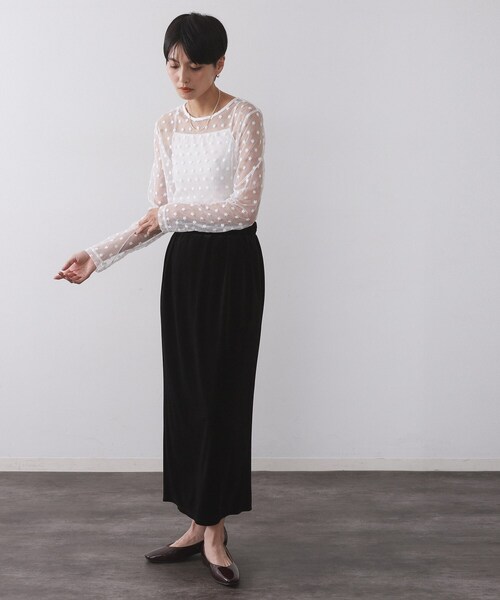 OPAQUE.CLIP（オペークドットクリップ）の「チュールフラワー刺繍シアートップス【洗濯機OK】（Tシャツ/カットソー・レディース・ホワイト系1・00）」の3枚目の写真