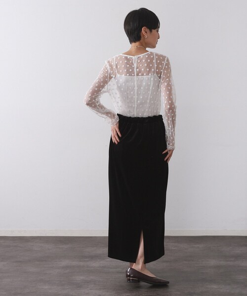 OPAQUE.CLIP（オペークドットクリップ）の「チュールフラワー刺繍シアートップス【洗濯機OK】（Tシャツ/カットソー・レディース・ホワイト系1・00）」の4枚目の写真