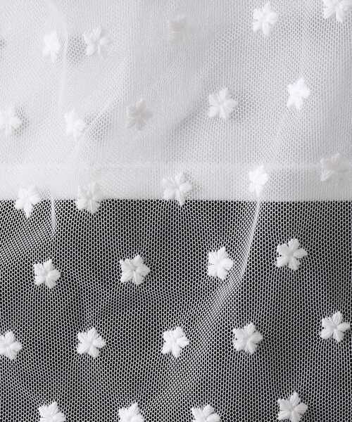 OPAQUE.CLIP（オペークドットクリップ）の「チュールフラワー刺繍シアートップス【洗濯機OK】（Tシャツ/カットソー・レディース・ホワイト系1・00）」の5枚目の写真