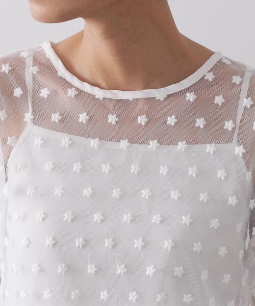 OPAQUE.CLIP（オペークドットクリップ）の「チュールフラワー刺繍シアートップス【洗濯機OK】（Tシャツ/カットソー・レディース・ホワイト系1・00）」の9枚目の写真