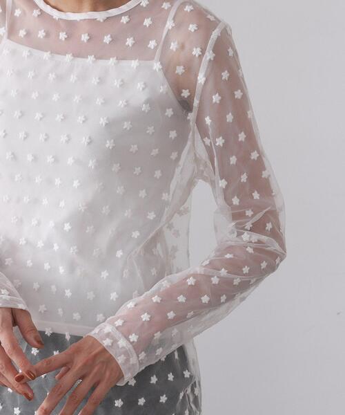 OPAQUE.CLIP（オペークドットクリップ）の「チュールフラワー刺繍シアートップス【洗濯機OK】（Tシャツ/カットソー・レディース・ホワイト系1・00）」の11枚目の写真