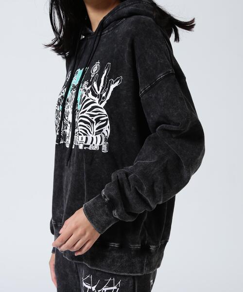 anna sui nyc(アナ スイ エヌ ワイ シー)の「anna sui nyc/アナ スイ エヌワイシー/『×寺田てら』TERAスウェットフーディー/15213344(パーカー・レディース・ブラック/ピンク・F)」の14枚目の写真
