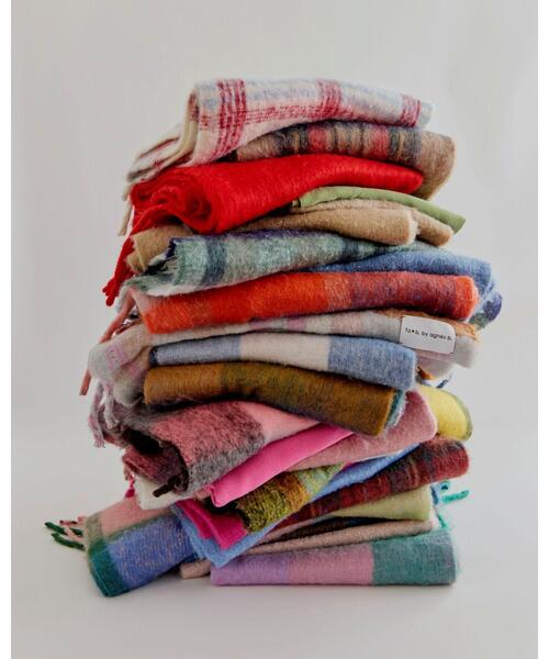 To b. by agnes b.(トゥービーバイアニエスベー)の「ブロックチェック マフラー(マフラー・レディース・ブルー・FREE)」の6枚目の写真