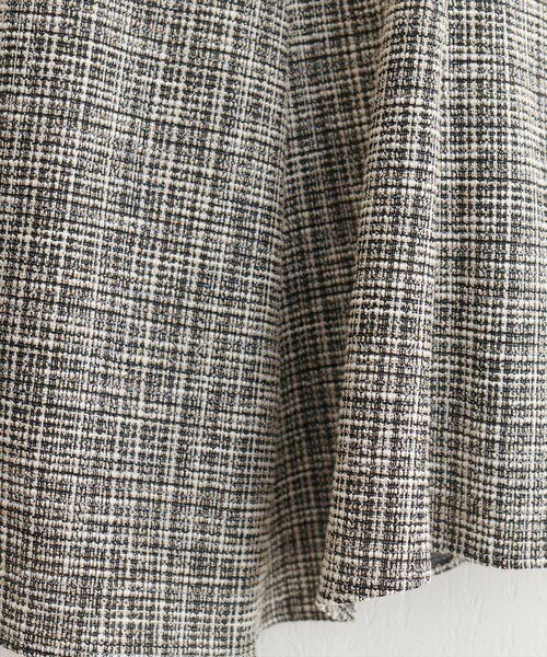 natural couture(ナチュラルクチュール)の「【WEB限定】イレヘムツイードチェックスカート(スカート・レディース・ブラック系その他/ブラック/グレイッシュベージュ・LARGE/MEDIUM)」の6枚目の写真