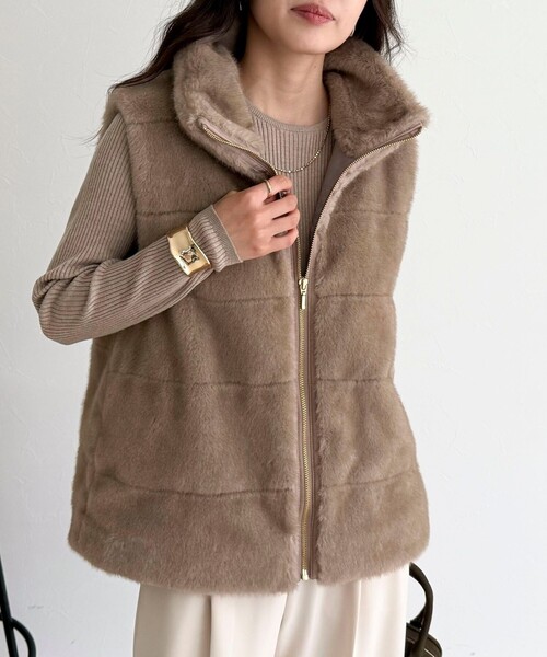 fredy emue（フレディエミュ）の「ボーダーキルトファーベスト（その他アウター・レディース・ブラウン/アイボリー・38）」の8枚目の写真