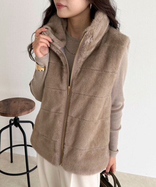 fredy emue（フレディエミュ）の「ボーダーキルトファーベスト（その他アウター・レディース・ブラウン/アイボリー・38）」の10枚目の写真