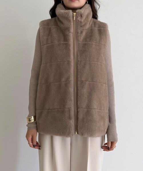 fredy emue（フレディエミュ）の「ボーダーキルトファーベスト（その他アウター・レディース・ブラウン/アイボリー・38）」の11枚目の写真