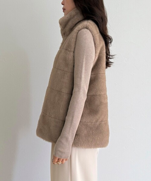 fredy emue（フレディエミュ）の「ボーダーキルトファーベスト（その他アウター・レディース・ブラウン/アイボリー・38）」の12枚目の写真