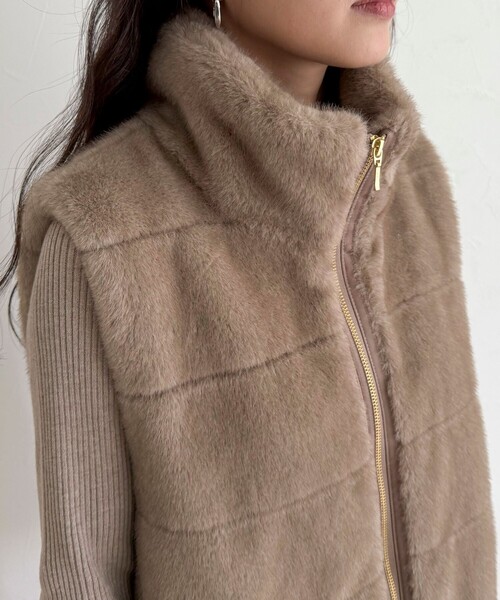 fredy emue（フレディエミュ）の「ボーダーキルトファーベスト（その他アウター・レディース・ブラウン/アイボリー・38）」の14枚目の写真