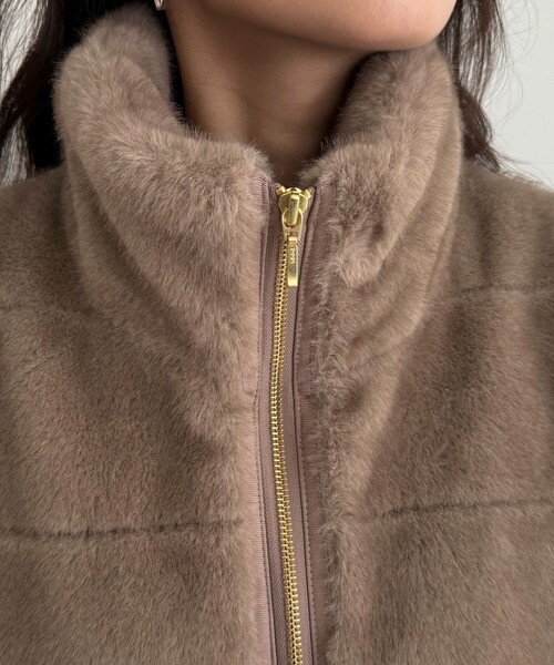 fredy emue（フレディエミュ）の「ボーダーキルトファーベスト（その他アウター・レディース・ブラウン/アイボリー・38）」の15枚目の写真