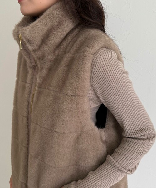 fredy emue（フレディエミュ）の「ボーダーキルトファーベスト（その他アウター・レディース・ブラウン/アイボリー・38）」の16枚目の写真