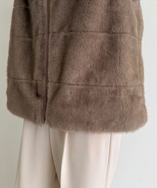 fredy emue（フレディエミュ）の「ボーダーキルトファーベスト（その他アウター・レディース・ブラウン/アイボリー・38）」の17枚目の写真