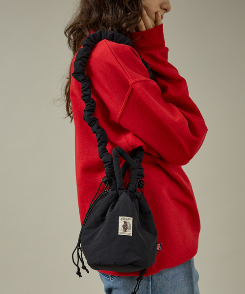 COBMASTER（コブマスター）の「【COBMASTER/コブマスター】PADDED-MUFFIN DRAWSTRING SHOULDERBAG/パデットバッグ/ドロスト/ユニセックス【WEB限定】（ショルダーバッグ・メンズ・ブラック/ライトベージュ/イエロー/オレンジ/ブルー・フリー）」の2枚目の写真