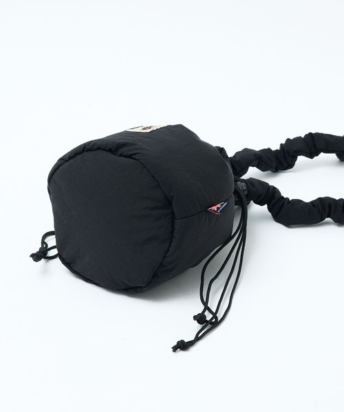 COBMASTER（コブマスター）の「【COBMASTER/コブマスター】PADDED-MUFFIN DRAWSTRING SHOULDERBAG/パデットバッグ/ドロスト/ユニセックス【WEB限定】（ショルダーバッグ・メンズ・ブラック/ライトベージュ/イエロー/オレンジ/ブルー・フリー）」の13枚目の写真