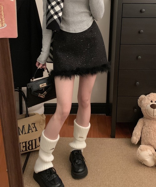 leune(ルネ)の「裾ファーハイウエストスカート(スカート・レディース・グレー/ブラック・SMALL/MEDIUM)」の5枚目の写真