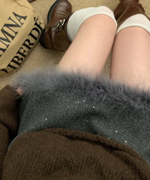 leune(ルネ)の「裾ファーハイウエストスカート(スカート・レディース・グレー/ブラック・SMALL/MEDIUM)」の6枚目の写真