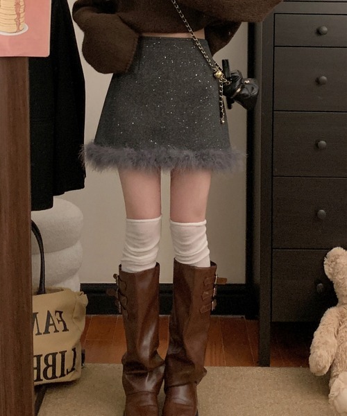 leune(ルネ)の「裾ファーハイウエストスカート(スカート・レディース・グレー/ブラック・SMALL/MEDIUM)」の7枚目の写真