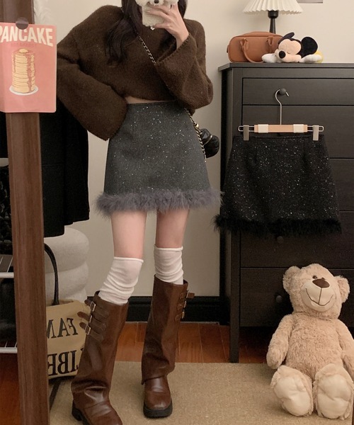 leune(ルネ)の「裾ファーハイウエストスカート(スカート・レディース・グレー/ブラック・SMALL/MEDIUM)」の8枚目の写真