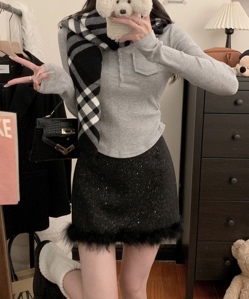 leune(ルネ)の「裾ファーハイウエストスカート(スカート・レディース・グレー/ブラック・SMALL/MEDIUM)」の13枚目の写真