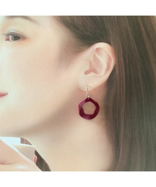 tone(トーン)の「【TOMEI LAB】フロッキー ピアス(MA)(ピアス(両耳用)・レディース・カーキ/ブルー系その他/ワインレッド・FREE)」の4枚目の写真