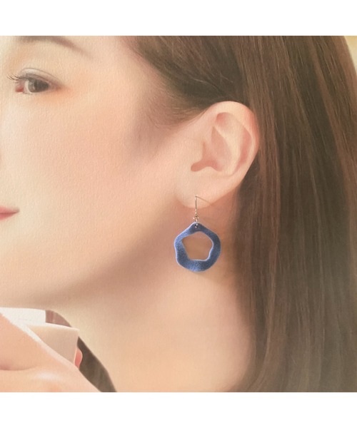 tone(トーン)の「【TOMEI LAB】フロッキー ピアス(MA)(ピアス(両耳用)・レディース・カーキ/ブルー系その他/ワインレッド・FREE)」の5枚目の写真