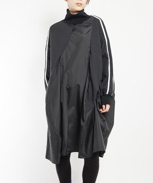 gomme（ゴム）の「ハイネックタフタワンピース（ワンピース・レディース・ブラック/チャコールグレー・MEDIUM）」の2枚目の写真