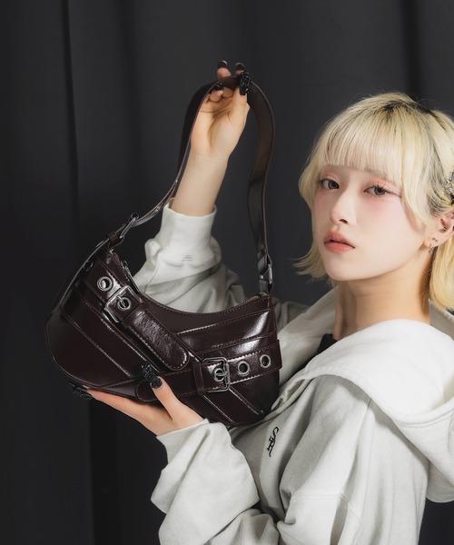 17HR（セブンティーンアワーズ）の「ダブルベルトハンドバッグ（ハンドバッグ・レディース・レッド/ブラウン/ブラック・FREE）」の2枚目の写真