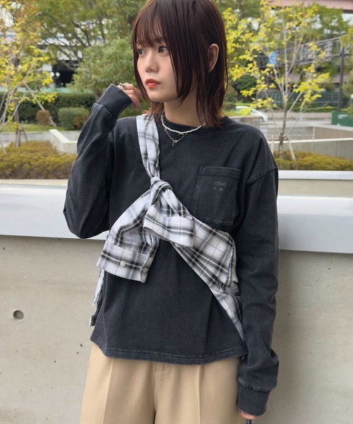 ATHLETA（アスレタ）の「［ athleta ］ピグメントウォッシュロングスリーブプリントTシャツ（Tシャツ/カットソー・レディース・グレー/グレイッシュベージュ/ブラック・M/L）」の2枚目の写真