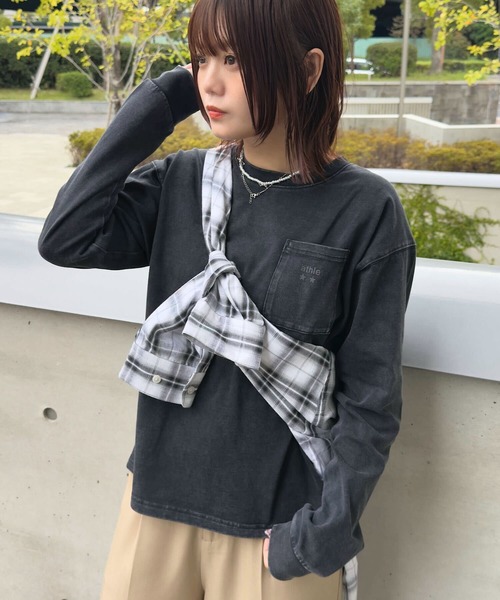 ATHLETA（アスレタ）の「［ athleta ］ピグメントウォッシュロングスリーブプリントTシャツ（Tシャツ/カットソー・レディース・グレー/グレイッシュベージュ/ブラック・M/L）」の4枚目の写真