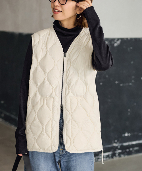 FRAMeWORK（フレームワーク）の「TAION/タイオン MILITARY V NECK WZIPダウンベスト（ダウンジャケット/コート・レディース・ホワイト/ブラック/ベージュ・FREE）」の2枚目の写真