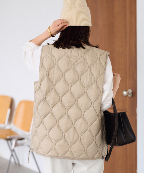 FRAMeWORK（フレームワーク）の「TAION/タイオン MILITARY V NECK WZIPダウンベスト（ダウンジャケット/コート・レディース・ホワイト/ブラック/ベージュ・FREE）」の16枚目の写真