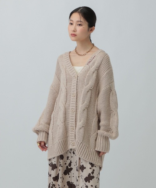 LEPSIM(レプシィム)の「2ゲージケーブル刺繍ロゴカーディガン 603794(カーディガン/ボレロ・レディース・チャコールグレー/グレイッシュベージュ・FREE)」の5枚目の写真