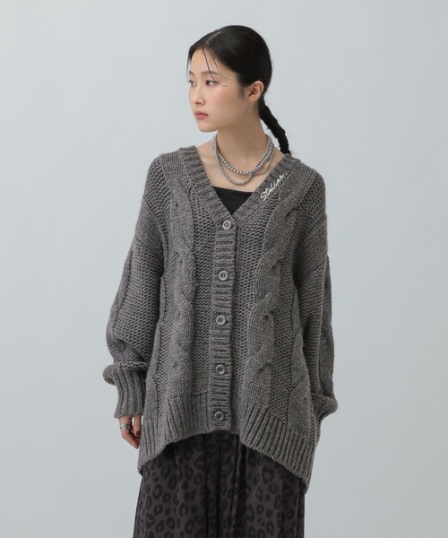 LEPSIM(レプシィム)の「2ゲージケーブル刺繍ロゴカーディガン 603794(カーディガン/ボレロ・レディース・チャコールグレー/グレイッシュベージュ・FREE)」の9枚目の写真