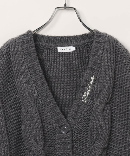 LEPSIM(レプシィム)の「2ゲージケーブル刺繍ロゴカーディガン 603794(カーディガン/ボレロ・レディース・チャコールグレー/グレイッシュベージュ・FREE)」の17枚目の写真